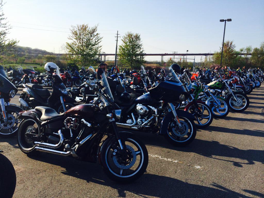 QSLValleyView's tweet photo. Bike nite!! #ALLinCLE #bikenite #CLE #BestOfTheBest http://t.co/Zt7ovZRCBS