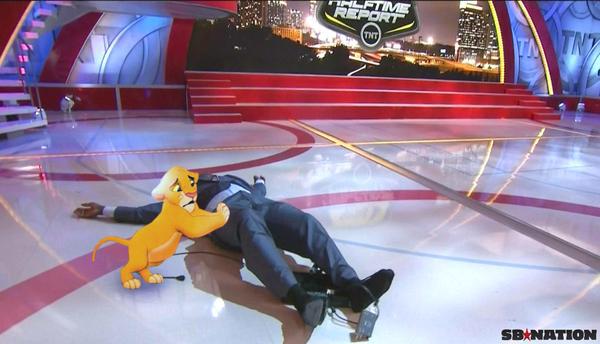 ReidHartman12's tweet photo. @SHAQ get up Shaq please. Get up. #TheLionKing #ShaqtinAFool http://t.co/HPnrYKAUUs