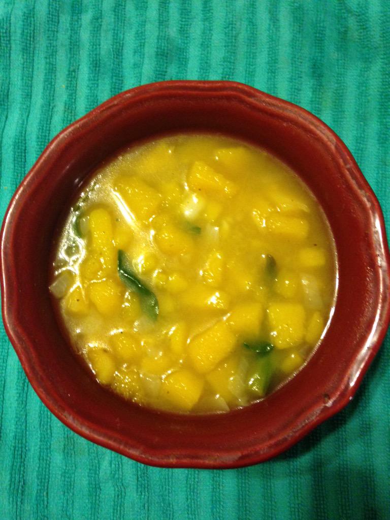VeganMegan246's tweet photo. Leftovers from last night with added vegetable broth 👌🏻 cheap, delicious, and healthy #vegan #whatveganseat #yummy http://t.co/1iMvqu2iso