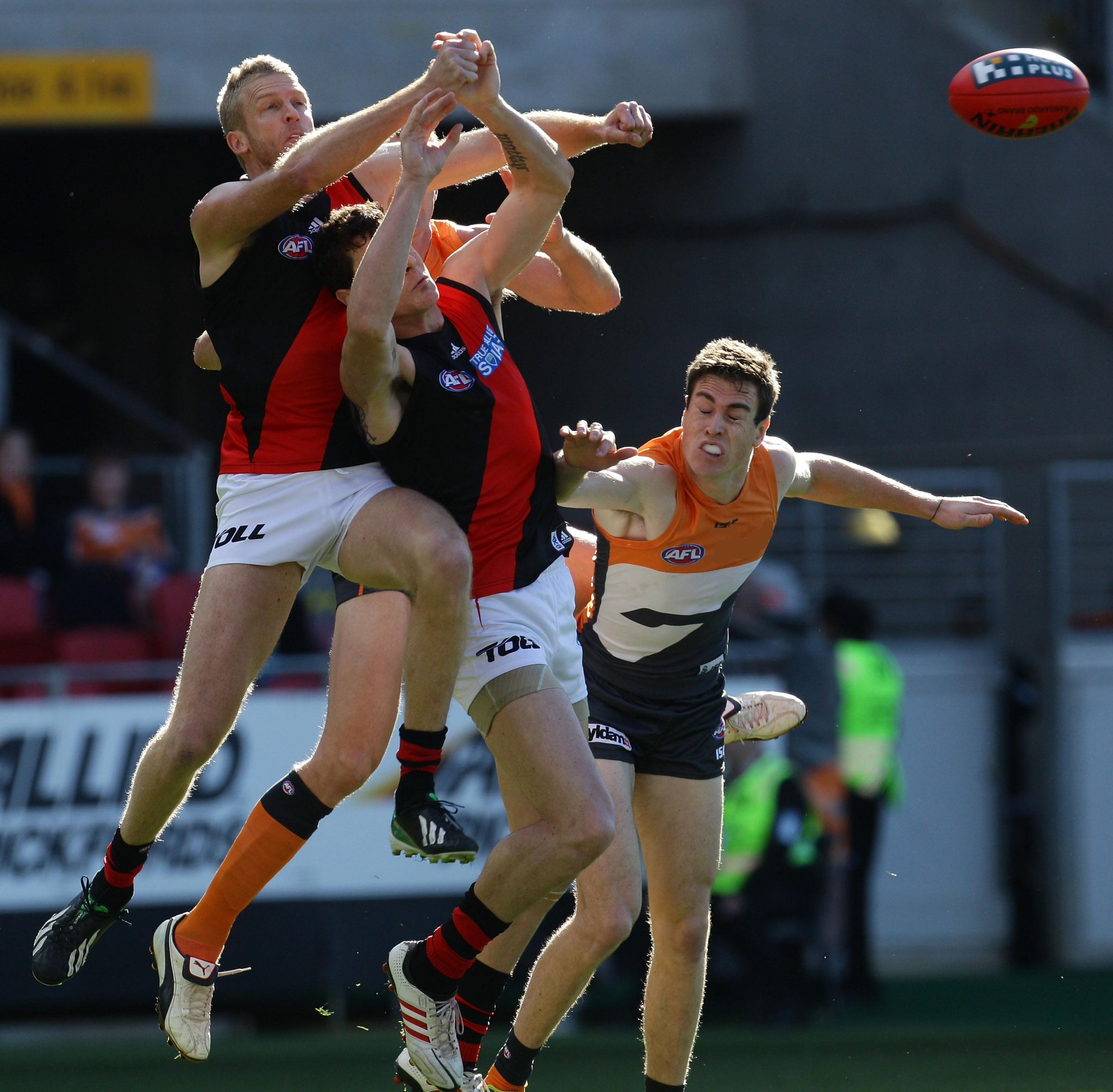 Happy Bday to Dustin Fletcher roughly 36 years older than our club. 26 GIANTS weren t even born when he debuted. 