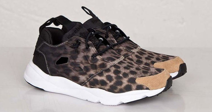 nicekicks's tweet photo. .@ReebokClassics goes wild on the Furylite SR. http://t.co/GhlIg8f7qN http://t.co/k0CB7rGcSD