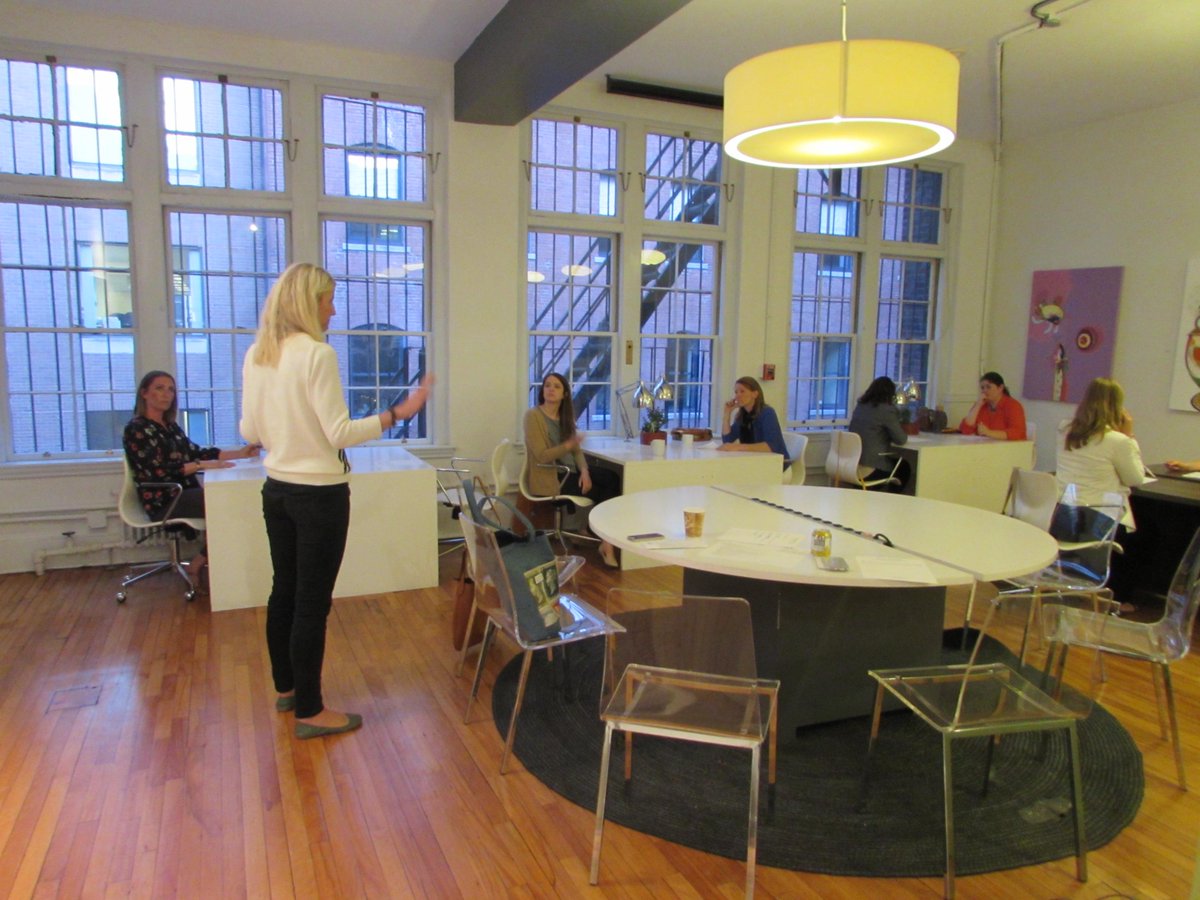 amyswiftcrosby's tweet photo. According to @SethGodinBlog first we write down a problem. #BOS #Community Meeting @myoficio is underway @HerCorner http://t.co/1EJ7PiR3Fh