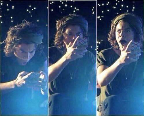xbingsu's tweet photo. EVERYONE AFTER SEEING THE FIGHT 

#TOMLINSONSLAYSAGAIN http://t.co/P0FPYCJN5G