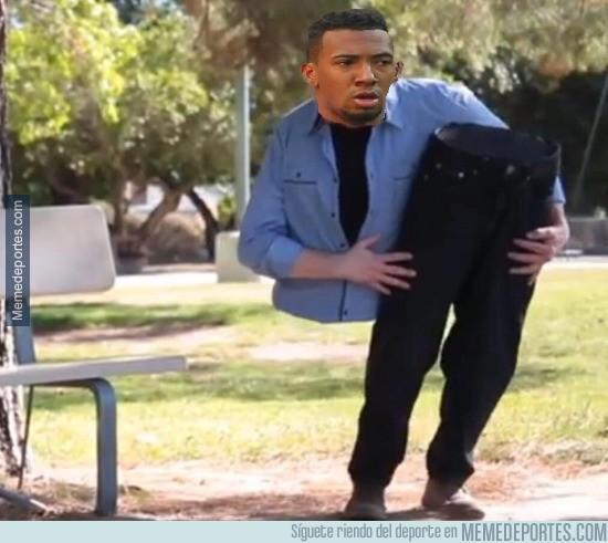 HaalandReport's tweet photo. Boateng ya va camino a su hogar, todo parece perfecto. http://t.co/ZjoxKrWZYM