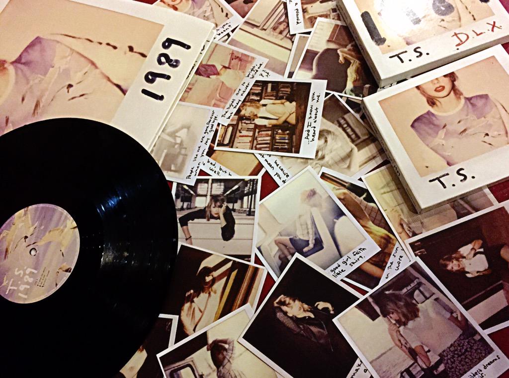Ladelabateria's tweet photo. I'm kind of a little bit obsessed with Taylor Swift. ππ #obsessed #taylorswift #lp #vinyl #everythingtaylor #1989 http://t.co/WqRUZyza9g