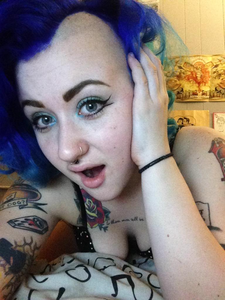 TaliaSatania's tweet photo. Just shaved some more of my head on @MyFreeCams lol #camgirl #crazybetch http://t.co/kLi0lvBEyS
