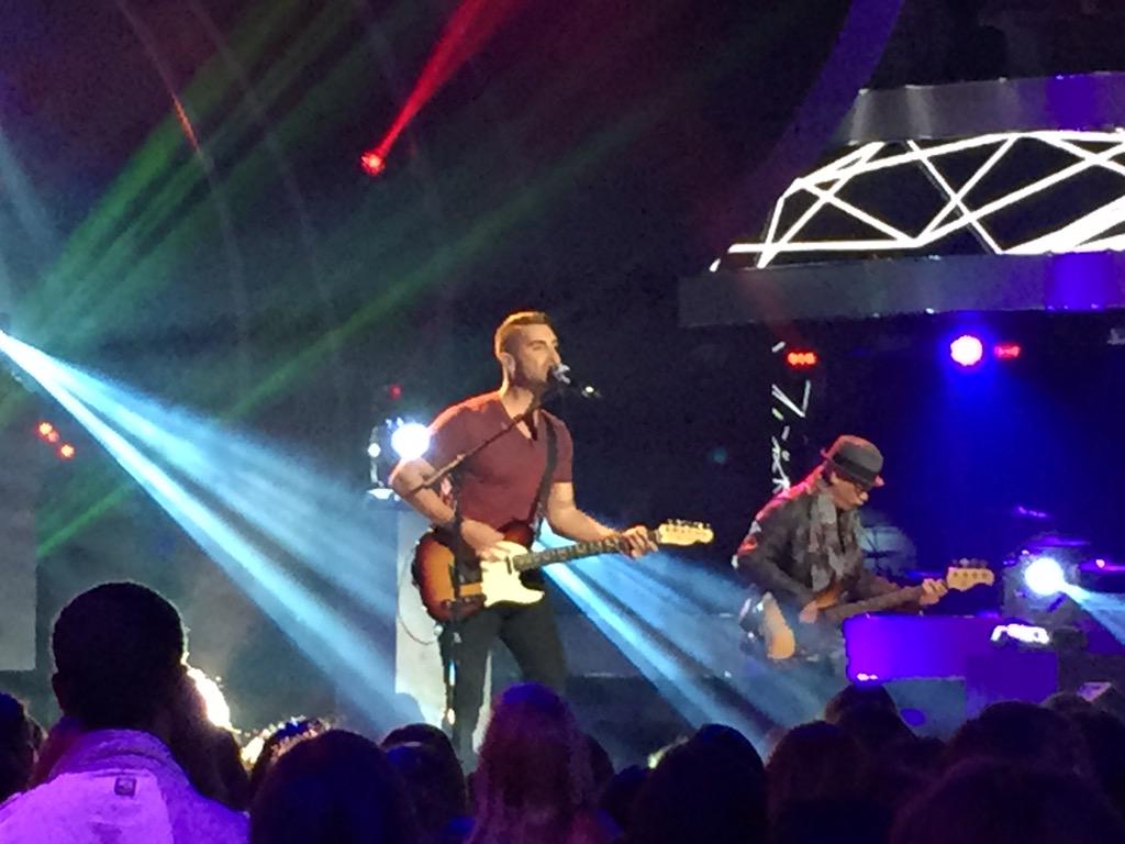 scottborchetta's tweet photo. .@nickfradiani MADE ALL THE FANS of @springsteen PROUD! @AmericanIdol @JLo @KeithUrban @HarryConnickJR @RyanSeacrest http://t.co/Sf6HEYvRDj