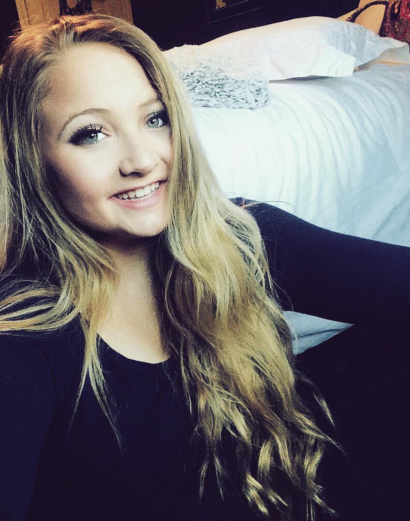 queensammitv's tweet photo. #selfieforsammy I'm smiling this is a first @sammywilk http://t.co/gep5GP9F8p