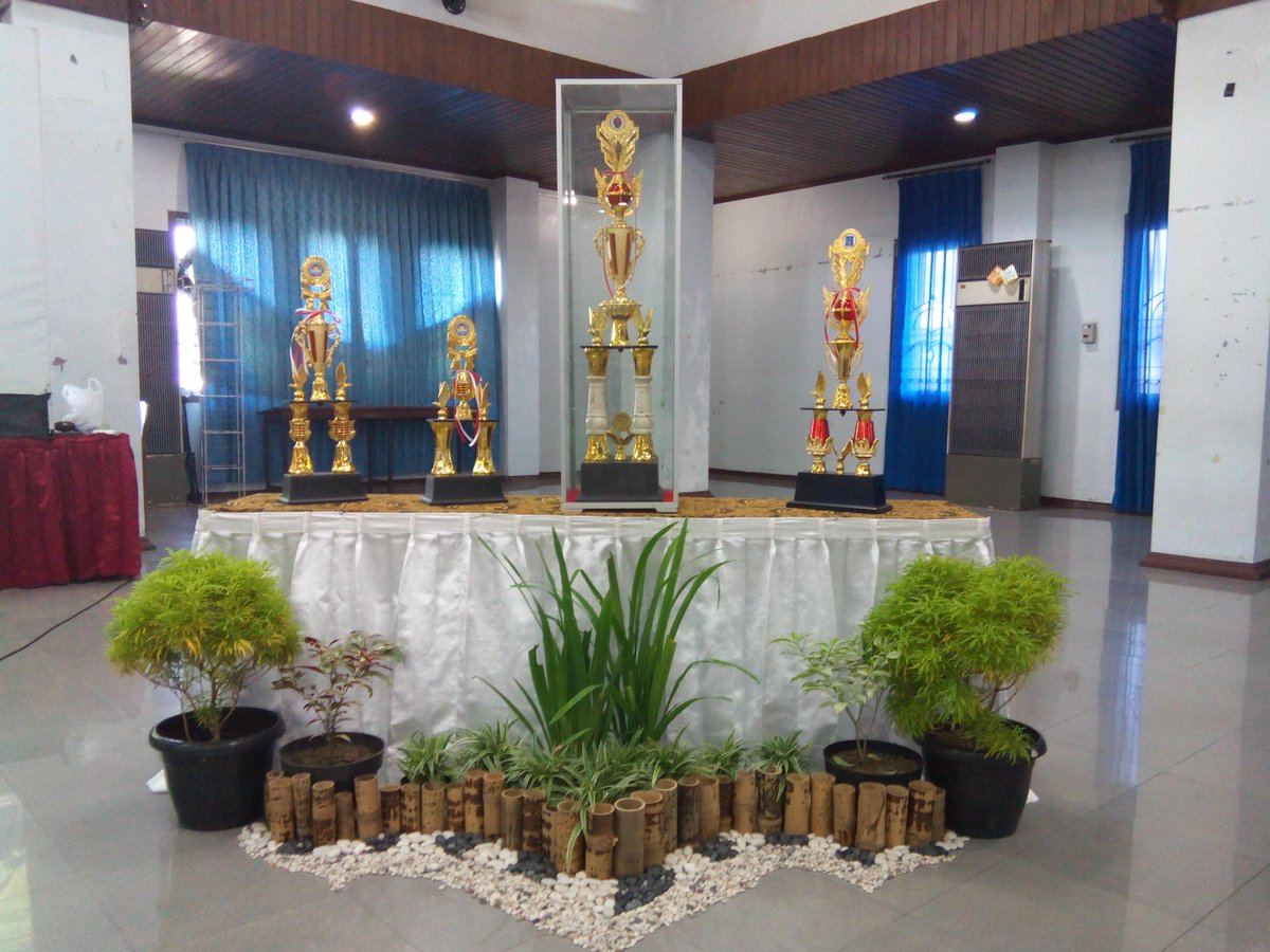 Piala yang akan diperebutkan oleh para peserta, Piala Bergilir Gubernur DIY,Piala Bupati, Piala Rektor,Piala Dekan😍