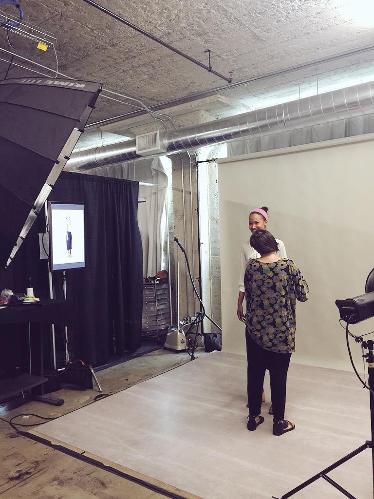 bellabag's tweet image. Behind the scenes on our tour of the @farfetch offices today! #partnerlove #BellaLife