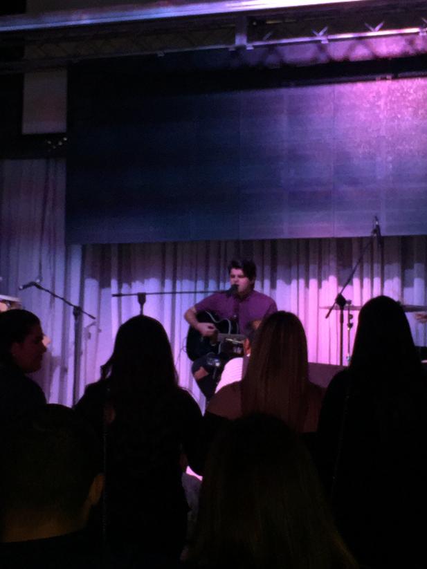 MaynaNevarez's tweet photo. #milindaprincesa @JonathanMoly en el lanzamiento de su CD #albumcompass http://t.co/5XoAQ0Aio4