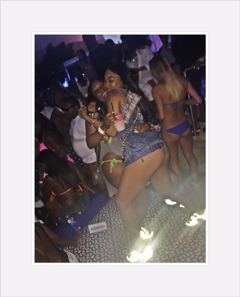 Lay_OffMe's tweet photo. No but we was really done #palmspoolparty http://t.co/FkMwRALQK5