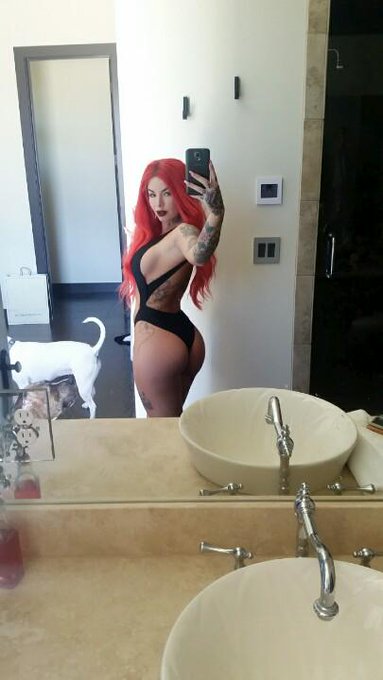 Never a dog free selfie... http://t.co/j6AkoaaPtD<a href="/tag/mackmonday"class="tags"><span>#mackmonday</span></a>