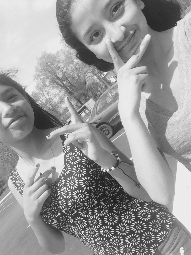 emilyvite2's tweet photo. With the bestie 😃 http://t.co/QO06TSw0OU