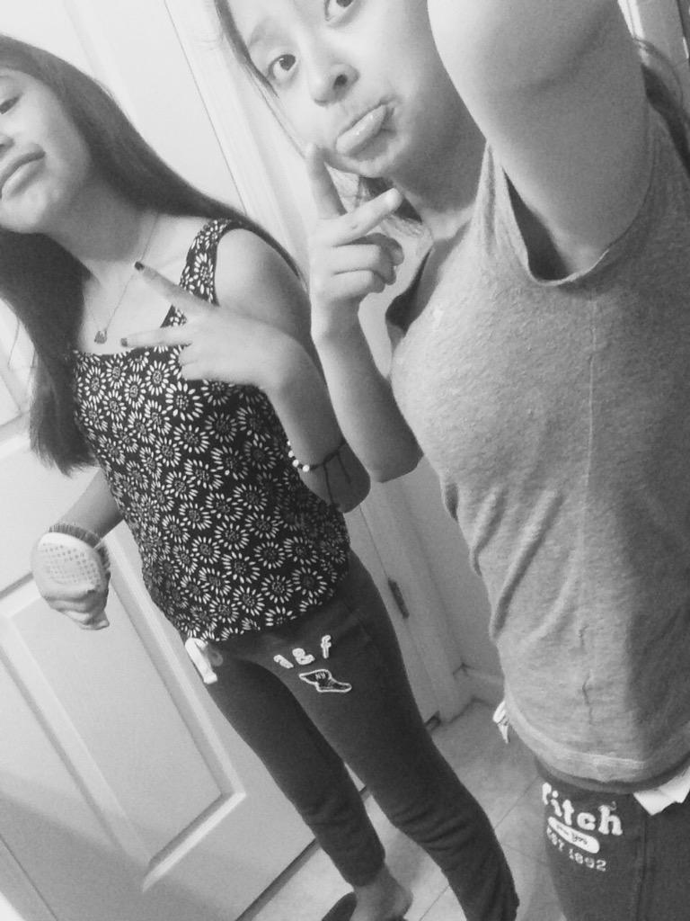 emilyvite2's tweet photo. With the bestie 😃 http://t.co/QO06TSw0OU