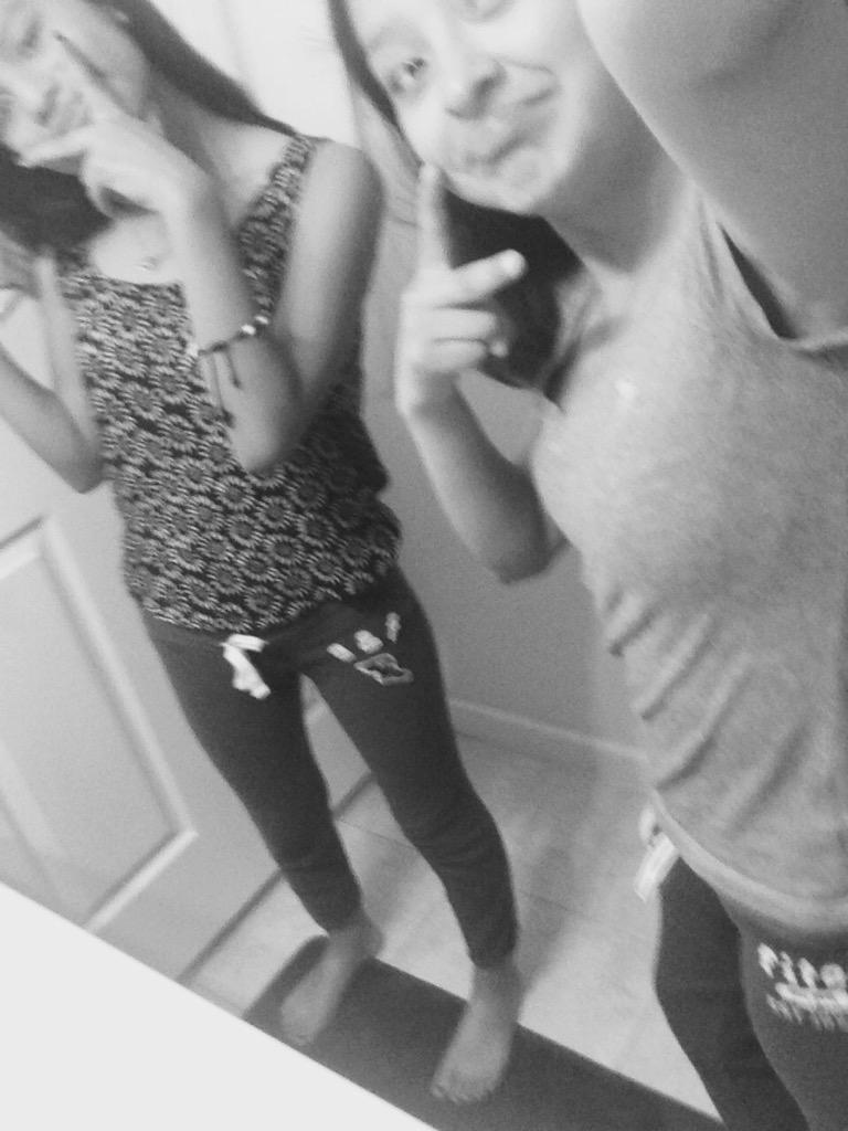emilyvite2's tweet photo. With the bestie 😃 http://t.co/QO06TSw0OU
