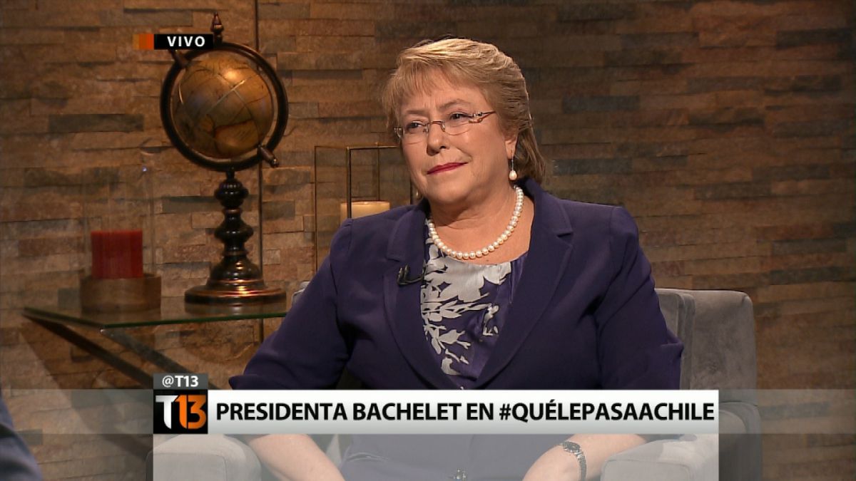 T13's tweet photo. En #Tele13, Presidenta Bachelet anunció cambio de gabinete en próximas 72 horas. Detalles » http://t.co/K5cOjxP6GC http://t.co/NqBGJ85XfZ