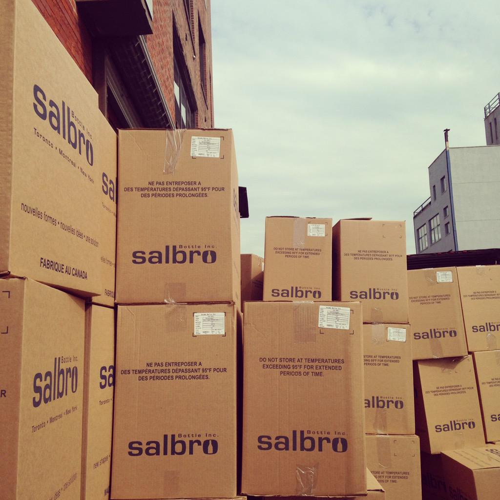 OMilk's tweet photo. #boxes on #boxes 💣 http://t.co/XCFsmDunJM