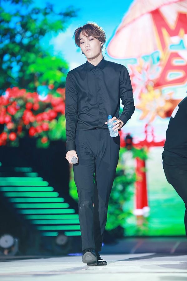 KaiiWorld's tweet photo. [DL Link] 12P 150328 KAI - Music Bank In Hanoi by Endymion
Link >> https://t.co/9oMGzeymBt http://t.co/bjdysmfHLY