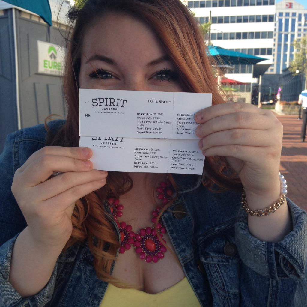 BullisGraham's tweet image. My #wcw @CarleeWanKenobi back at the cruise 😘🌻 ily