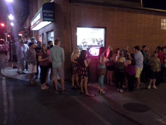 StateCollege2nt's tweet photo. The line at the @TheGaff_PSU http://t.co/UlSNGDYBqP