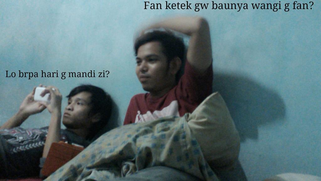 jo_hawks's tweet photo. Hasil nobar champion di kosan.ngisengin junior.bukkakakk http://t.co/2Kqa33cm4z