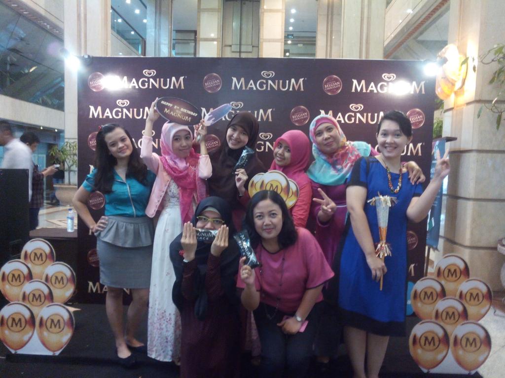 Ritamanis's tweet photo. Selfie @MyMagnumId @merdekafm #WeekOfJoyMagnum http://t.co/UK8FtHHcps