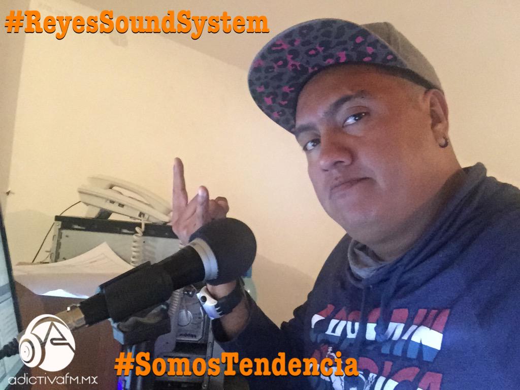 reyessounds's tweet photo. Ya comenzó #ReyesSoundSystem noche de versiones en ska #TodosBailandoSka en vivo por http://t.co/j3xDA0iJlj http://t.co/wqH5SpThor