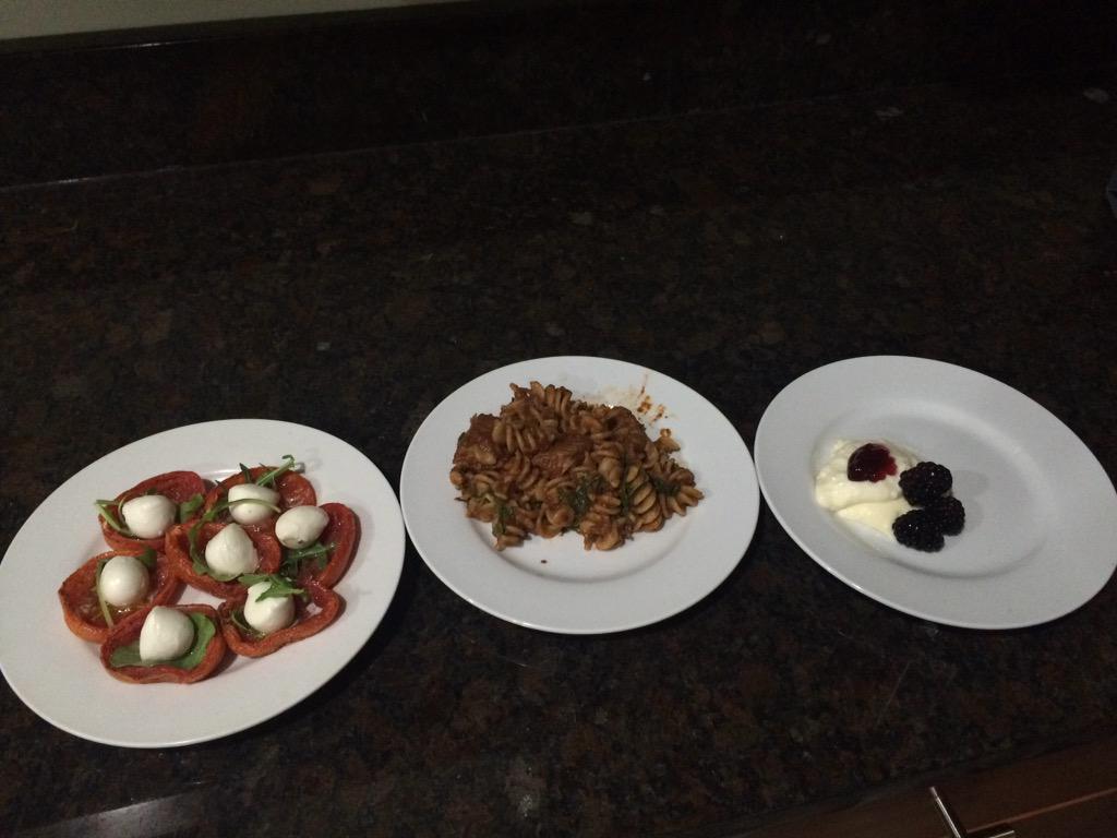 SBalaji5's tweet photo. Cooked all 3 courses for dinner tonight #ChefSri http://t.co/fVnQJxh6ix