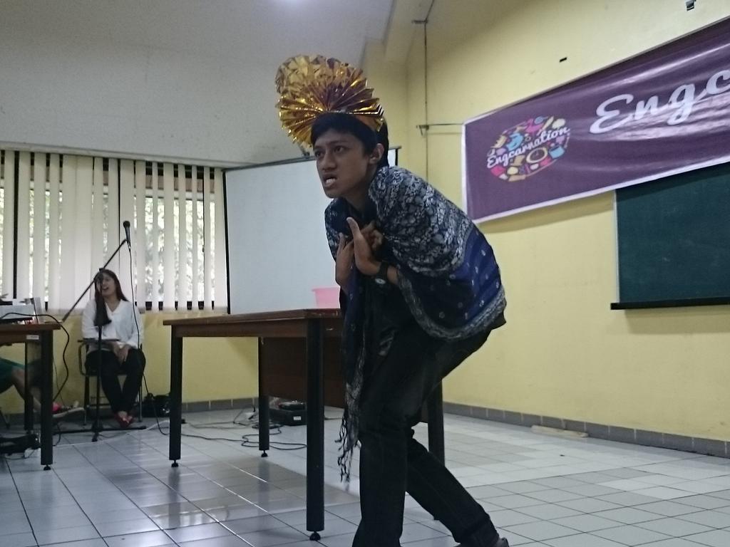 Engcarnation_UI's tweet photo. Lanjut yuk kita ada Yustinus akan berstorytelling! Luar biasa yaa :D http://t.co/lOMQ6F997t