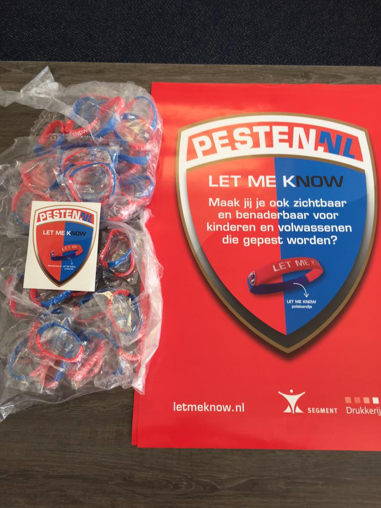 JeugdwerkNeder's tweet photo. JWN steunt Pesten.nl cliënten en personeel dragen de armbandjes inmiddels. http://t.co/mJ7Zp4qtXV