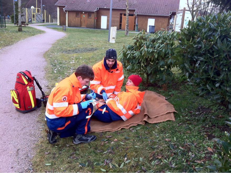 adpc88's tweet photo. Premiers Secours en Equipe de niveau 2 (PSE2) http://t.co/u1RwSIKcJp http://t.co/9jy1GPblKJ