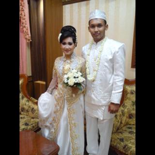 nonidinda's tweet photo. Selamat menempuh hidup baru sistaaa :* :* :* #latepost 3.5.15 http://t.co/D11vYJpMCI