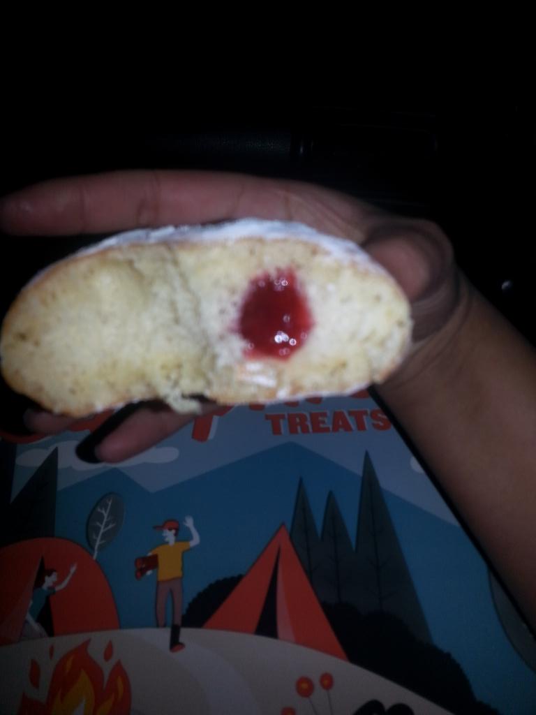 LexusIsOut's tweet photo. @krispykreme we have a problem. A SERIOUS PROBLEM.
my post concert treat was ruined http://t.co/2E7B7SrTCL