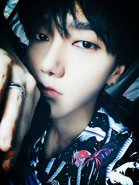 shfly3424's tweet photo. 온도 32도 ☀️ http://t.co/3liDfLD1cA