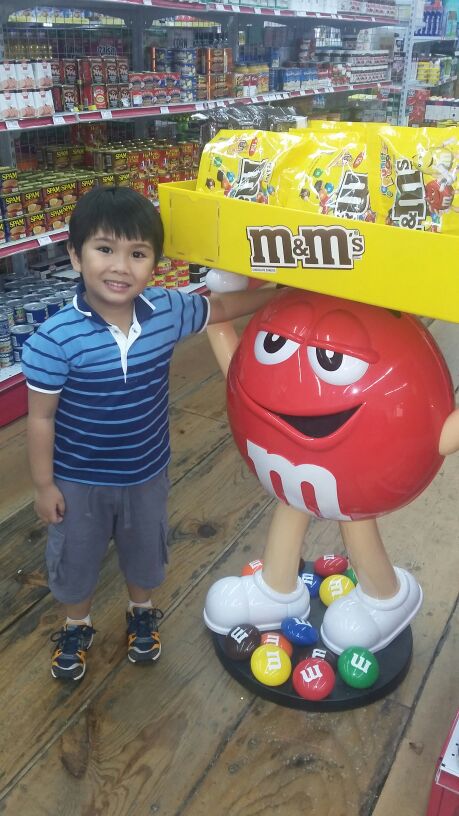 kiat26us's tweet photo. Maddox with m&m's #MMsPH2015 @luckymanzano http://t.co/JXXzcHI00c