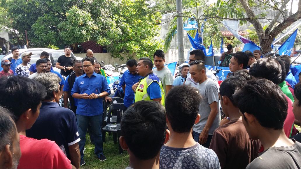BKH_ppum's tweet photo. Taklimat jentera Pemuda UMNO. Amanat kepada jentera sebelum mula gerakan pada hari pengundian PRK Permatang Pauh http://t.co/iH1b3boktB