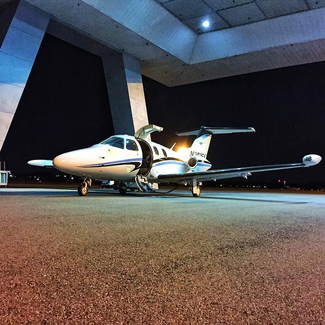 DeltaBravo33's tweet image. Instagram : by tadjustus - Gotta love the covered ramps. 
#EA500 #eclipse500 #eclipsejet #privatejet #travel #jet #…
