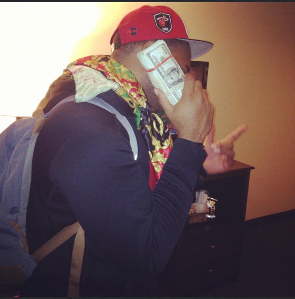 Acehood's tweet photo. Fuk up some commas! My Brudda p2 @iam_indy say he #KnowHowitFeel http://t.co/6XzxKOIfxC