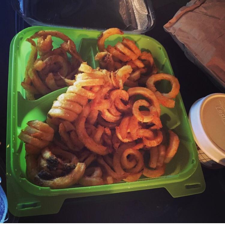 tokiohotel_it's tweet photo. "@TokioHotelSTT: [Bill's IG] #dinner #justhowilikethem http://t.co/JrTeJv1rb6"