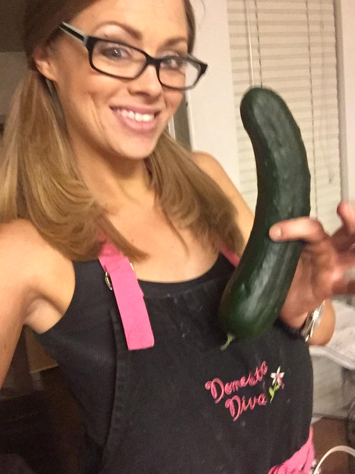 Penis anyone? http://t.co/vIApEYKyGX