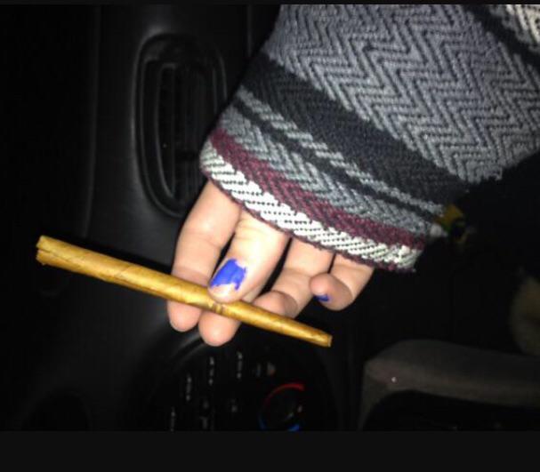 AlphaFemalexoxo's tweet photo. Perfectly rolled blunt 👌❤️💛💚 http://t.co/6HwW6oErSr