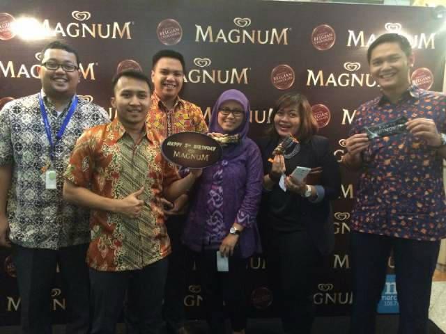 H19Sofi's tweet photo. Happy birthday magnum #WeekOfJoyMagnum @MyMagnumID @merdekafm http://t.co/uIv149kehA