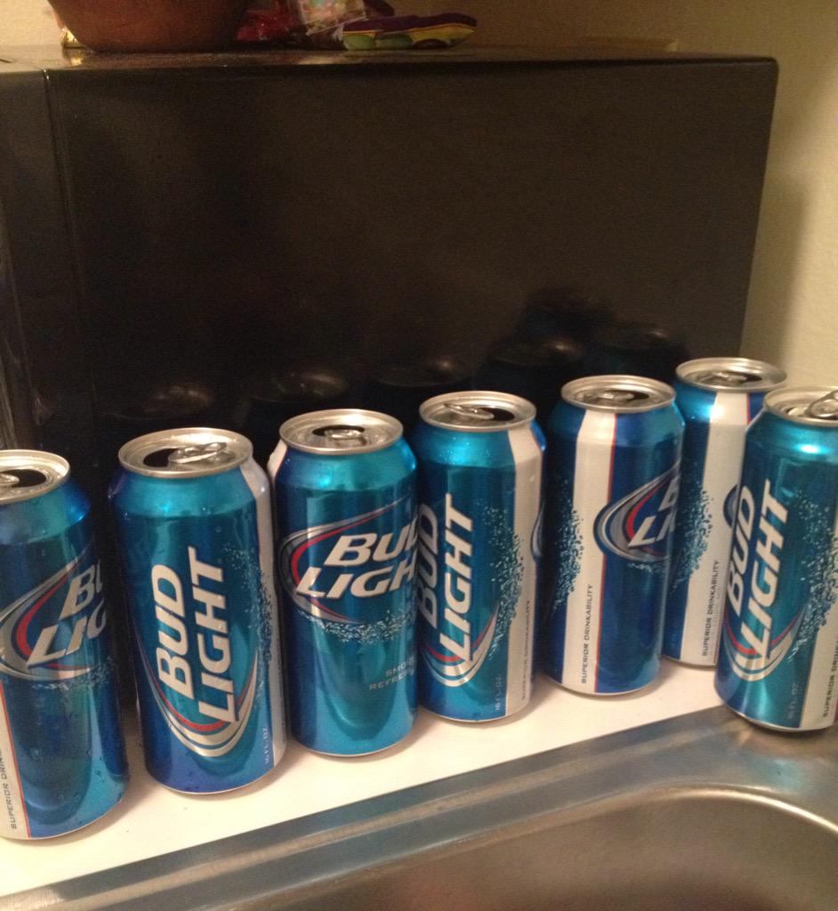 CassidyJoy_'s tweet photo. Had a couple beers lol http://t.co/kri5hvSHxf