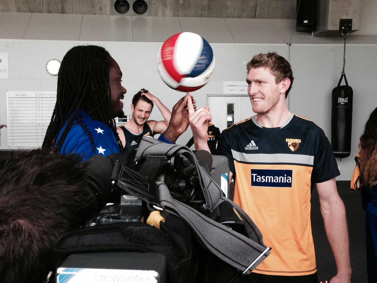 DaveLWorsley's tweet photo. Great fun with the Hawthorn Hawks @HawthornFC today &amp; @HarlemOZTour http://t.co/0HLS6IfRJy