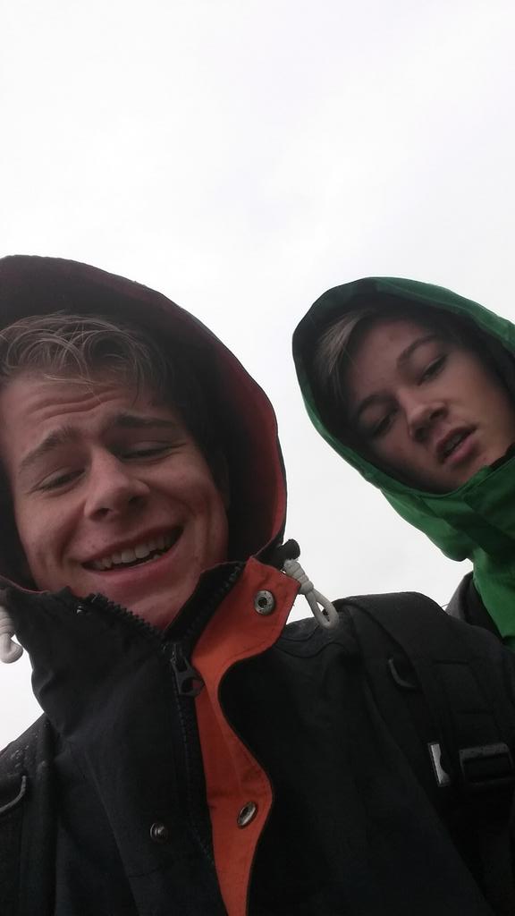 danielsen_b's tweet photo. På veg til skolen @Kjelli911 http://t.co/nyJzrWAXdM