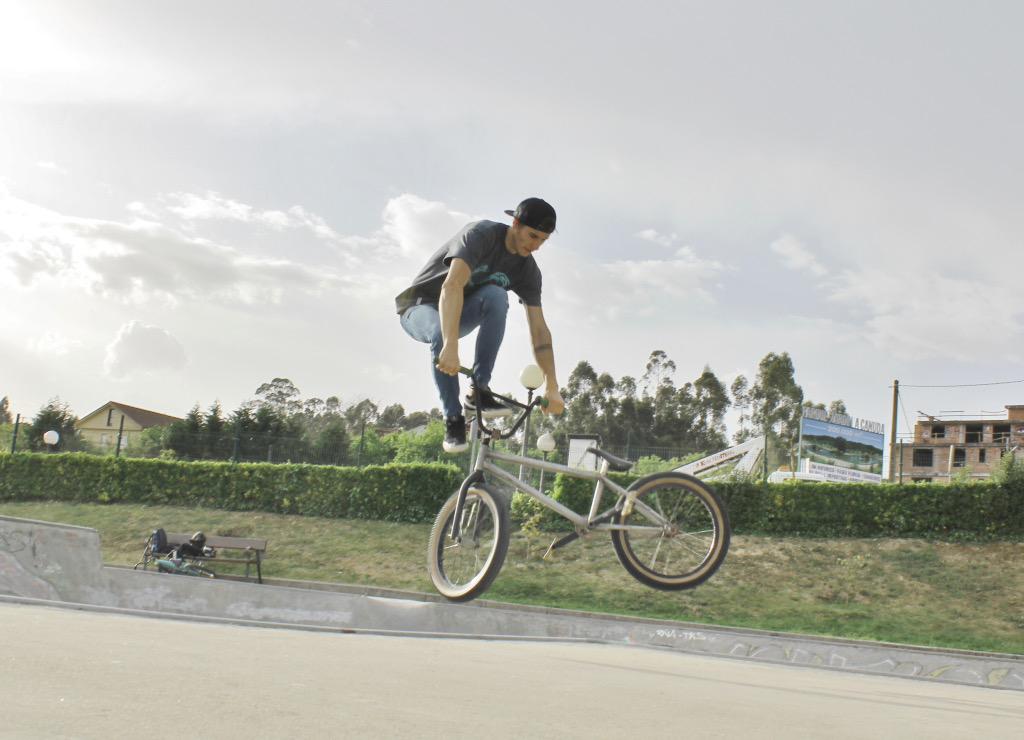 #bmx#tailwhip#tardes#grandes <a href="/InfiniteCr/">Infinite Creative</a> 🎥@Mario_qso_32