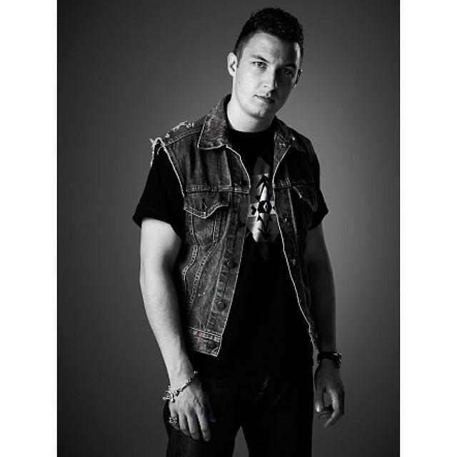     HAPPY BIRTHDAY  !!! *-* Matt Helders       