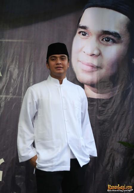 dinamufit's tweet photo. @bangbily cowo soleh,insya alloh punya istri soleha :) http://t.co/DEwaywnWq1