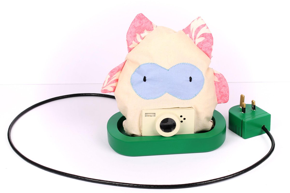 FalliGraphics's tweet image. Friendly looking portable webcam for a baby's nursery.  Wireless charging. Great work Ella. #productdesign #iwantone